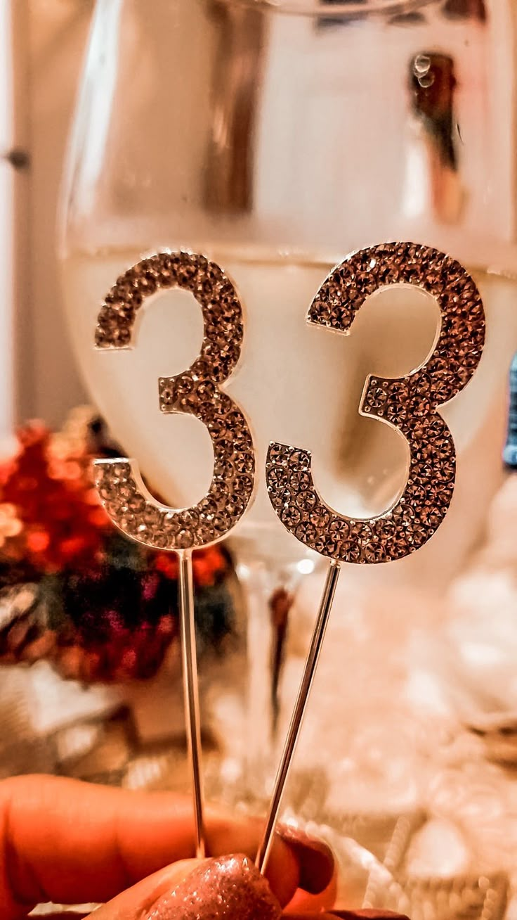 Champagne and age number 33 Birthday Picture Ideas, 33 Years Old Birthday Cake, 30 Years Old Aesthetic, 33 Cake Birthday, 33 Birthday Theme, 33rd Birthday Photoshoot Ideas, 32 Birthday Ideas, Birthday 33 Years, Birthday Cake 33