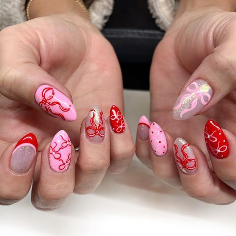 Christmas Nails All Different, Christmas Bows Nail Art, Christmas Nails Girly, Nail Inspired Christmas, Pink Tulip Nails, Bow Valentines Nails, Nail Art Winter Designs, Christmas Bow Nails Design, Nail Ideas With Bows