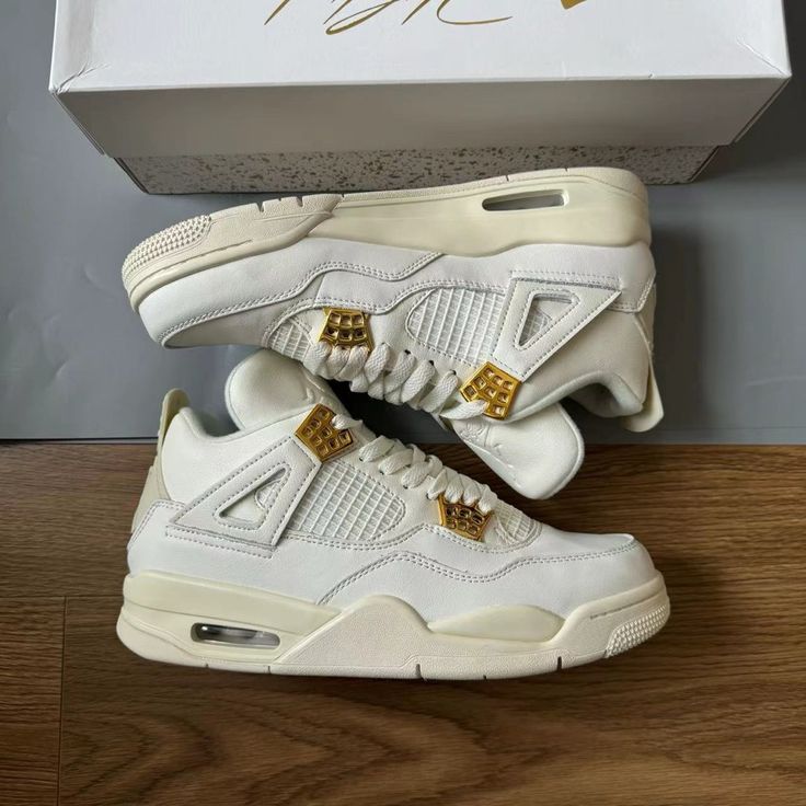 Air Jordan 4 Metallic Gold Sneaker New With Box Eu 42(Men's 8.5 Or Women's 10) Colour: White Brand :Jordan Style :Sneaker Jordan 4 Metallic, Nike Shoes Women Fashion, Pretty Sneakers, Nike Shoes Girls, Nike Fashion Shoes, Preppy Shoes, Jordan Shoes Retro, All Nike Shoes, Shoes Outfit Fashion