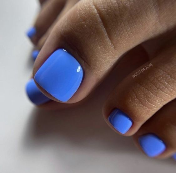 A Spectrum of Style: Toe Nail Color 17 Ideas for 2024 Toe Nail Colors, Blue Toe Nails, Unghie Sfumate, Pedicure Colors, Gel Toe Nails, Acrylic Toe Nails, Toe Nail Color, Pretty Toe Nails, Cute Toe Nails