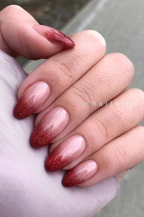 30 Classy Ombre Nail Designs To Copy All Year - 84 Red Tip Nails, Stars Nails, Red Ombre Nails, Glitter Tip Nails, Red Nails Glitter, Unghie Sfumate, Kutek Disney, Nails Ombre, Ombre Nails Glitter