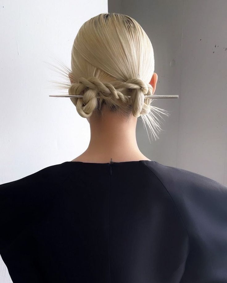 Easy Editorial Hair, U Clip Hairstyles, Hair Pins Hairstyles, Κούρεμα Bob, High Fashion Hair, Couture Hairstyles, Fashion Hairstyles, Editorial Hair, Fishtail Braid