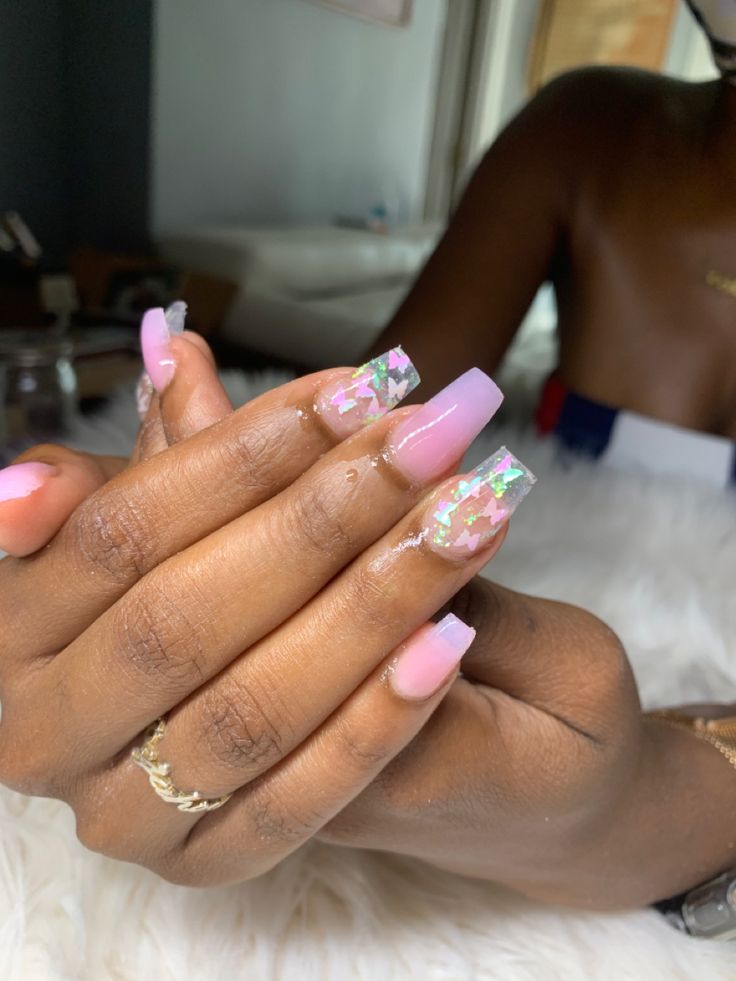 Cute Butterfly Nails Short, Pink Baby Shower Nail Ideas, Short Ombre Acrylic Nails, Short Nails With Butterflies, Short Nails Butterfly, Butterfly Short Nails, Girl Baby Shower Nails, Pink Nails With Butterflies, Short Butterfly Nails