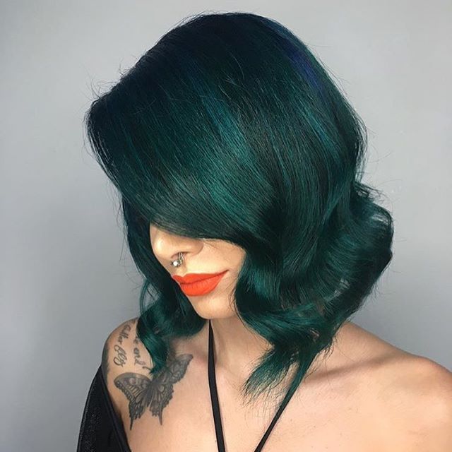 @elissawolfe from @axishair is the artist... Pulp Riot is the paint. Hair Goals Color, Emerald Green Hair, Emerald Hair, Dark Green Hair, Green Hair Dye, Pulp Riot Hair Color, Teal Hair, Hair Pomade, Short Hair Balayage