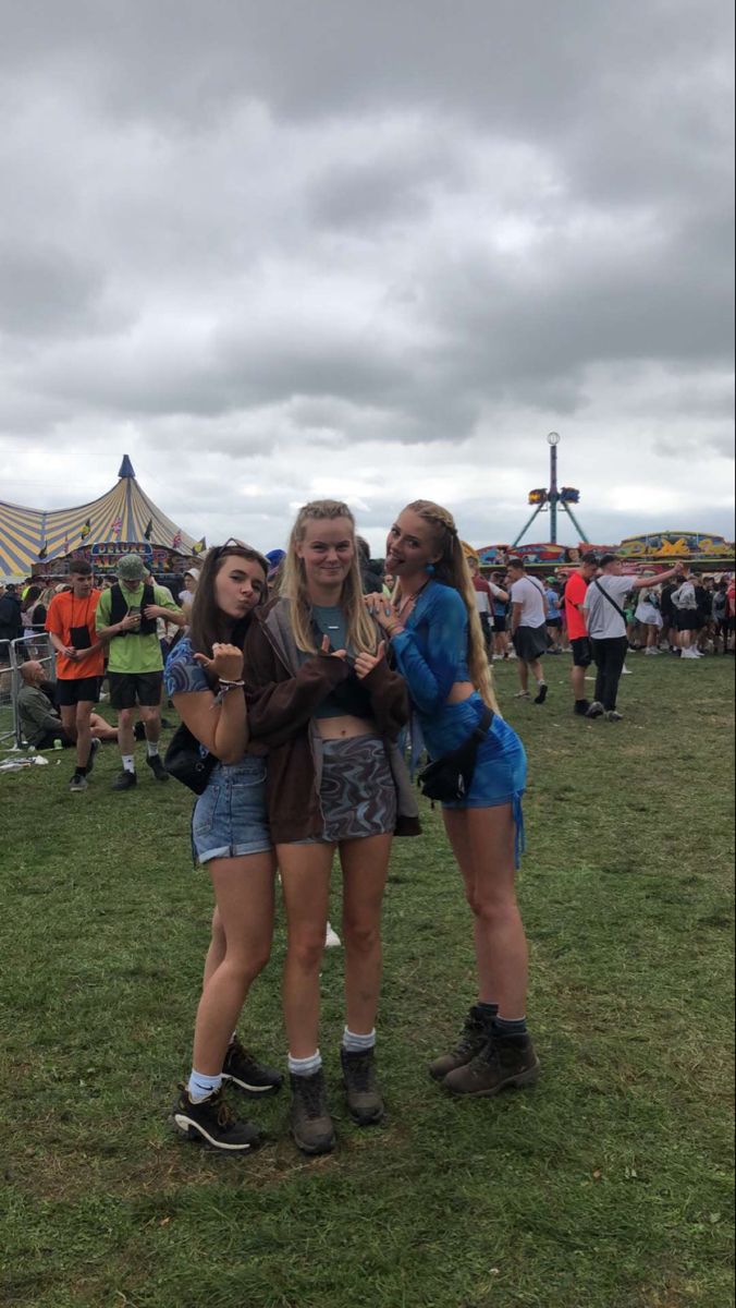 Festival Outfits Best Friends, Belsonic Outfit, Festival Best Friends, Leeds Festival Outfits, Outside Lands Music Festival, Beale Street Music Festival, Leeds Festival, Festival Inspo, Summer Music Festivals