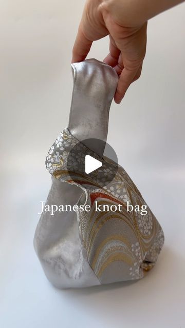 Diy Knot Bag Free Pattern, Diy Knot Bag, Diy Japanese Knot Bag, Fabric Bags Handmade Handbags, Knot Bag Pattern, Kimono Ideas, Diy Clutch Bag, Clutch Sewing, Japanese Tote Bag