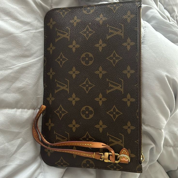 Beautiful Monogram Genuine Lv Pochette Kept Away Clean. Looks Brand New. Perfect For Evening Bag! Lv Pochette, Louis Vuitton Bags, Evening Bags, Mini Bag, Louis Vuitton Bag, Bag Lady, Like New, Louis Vuitton, Monogram