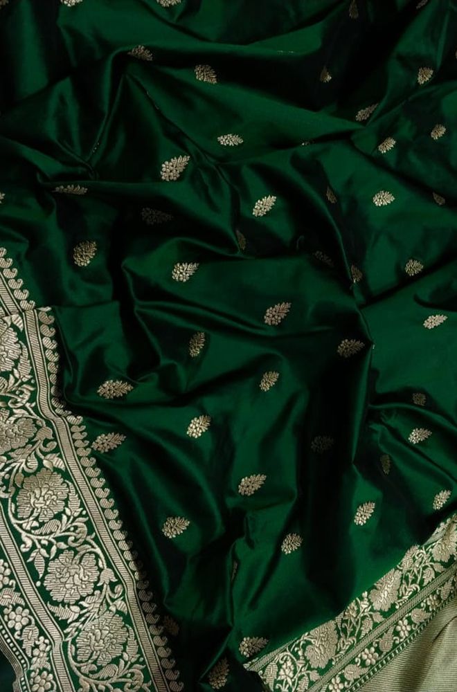 Green Saree Look Traditional, Green Banarasi Lehenga, Dark Green Silk Saree, Green Pattu Saree, Emerald Green Saree, Green Banarasi Saree, Green Silk Saree, Green Sari, Banarasi Katan Silk Saree