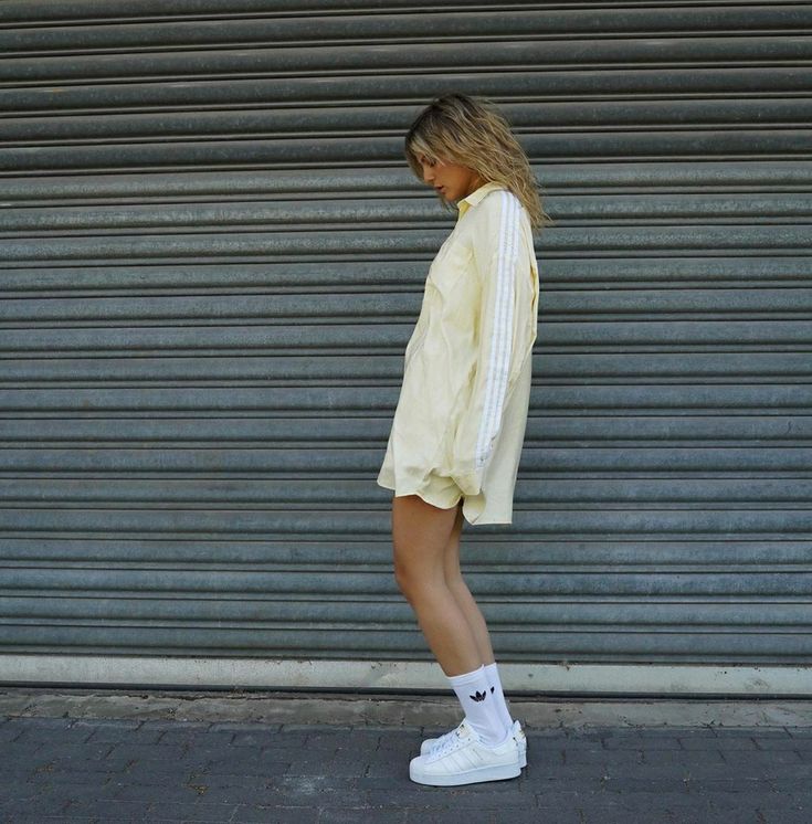 Outfits With Adidas Superstar, White Adidas Superstar Outfit, Adidas Sneakers Women Outfit, Adidas Superstar All White, Outfits With Adidas, Punk Wardrobe, Adidas Superstar Outfit, Platform Outfit, Superstar Outfit