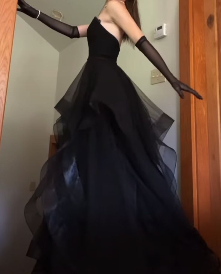 Black Gown For Prom, Black Dress Prom Silk, Tomboy Dresses Prom, Black Prom Dress With Gloves, Dress Ideas Aesthetic, Black Classy Prom Dress, Pretty Dresses Black, Dramatic Black Dress, Black Ball Dresses