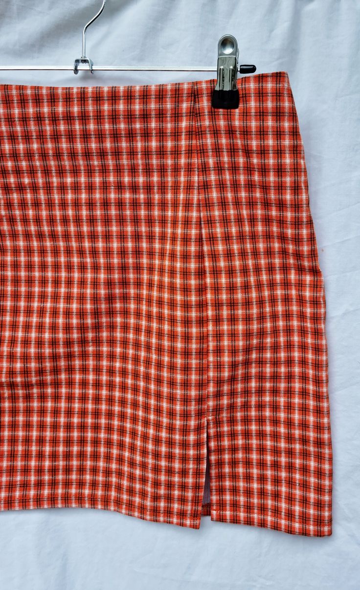 This a-line mini skirt features a front split, invisible side zipper and a seamless faced waistband. The colours are a beautiful orange, white and black check. Please note- measurements are taken from the actual garment and are approximates. Size 12 Measurements- Waist (front) 39cm Hip approx. (front) 51cm Length (top of skirt to hem) 42cm Brand- Minx and Moss Condition- This item is 2nd hand but in perfect condition Thanks so much for stopping by! Please feel free to message me for any information or questions. Orange Relaxed Mini Skirt With Lining, Relaxed Fit Orange Mini Skirt, Orange Relaxed Fit Mini Skirt, Orange Plaid Skirt, Orange Retro Mini Skirt, Mini Skirt Party, Check Mini Skirt, Floral Bucket Hat, Check Please