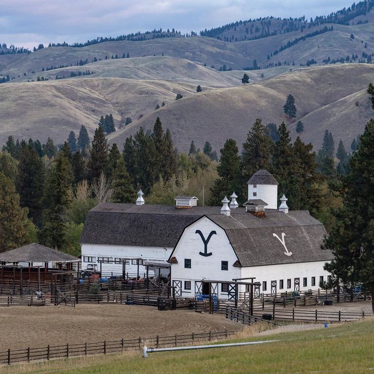 Chief Joseph Ranch, Yellowstone Aesthetic, Yellowstone Ranch, Yellowstone Tv Series, Yellowstone Series, Yellowstone Dutton Ranch, Chief Joseph, Chestnut Springs, Montana Ranch