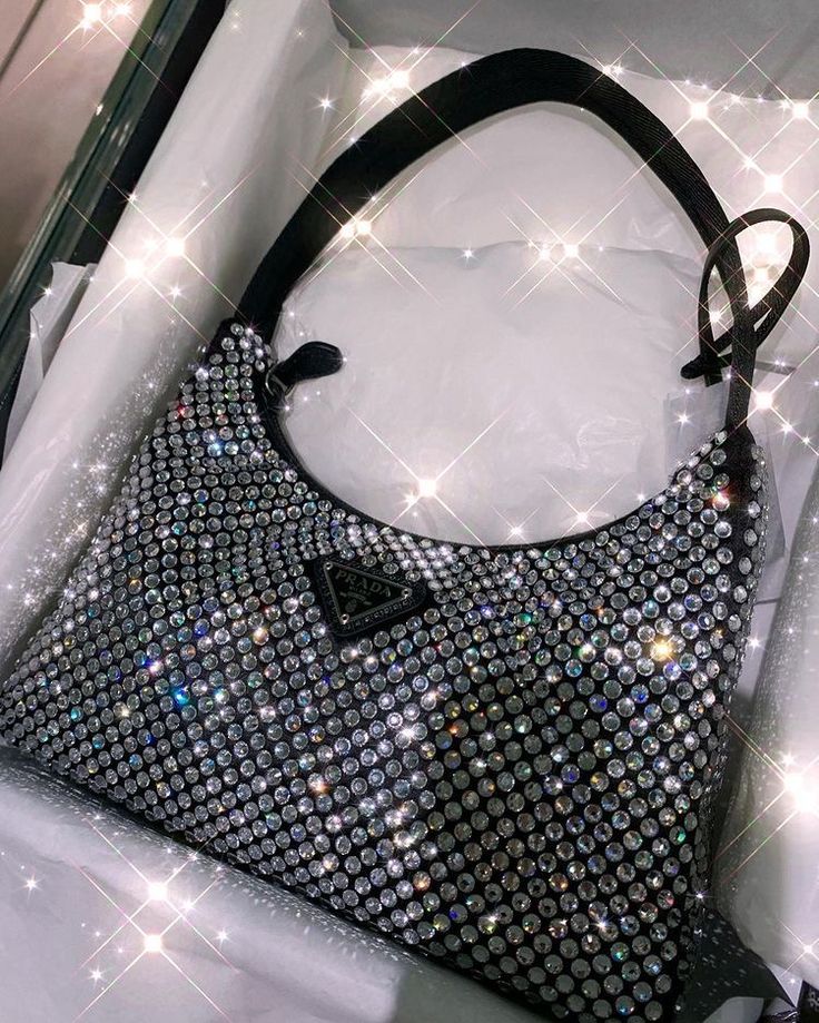 PINNY @tavenxo Sparkly Bag, Prada Purses, Glitter Bag, Luxury Bags Collection, Aesthetic Bags, Bag Prada, Crystal Bags, Girly Bags, Luxury Purses