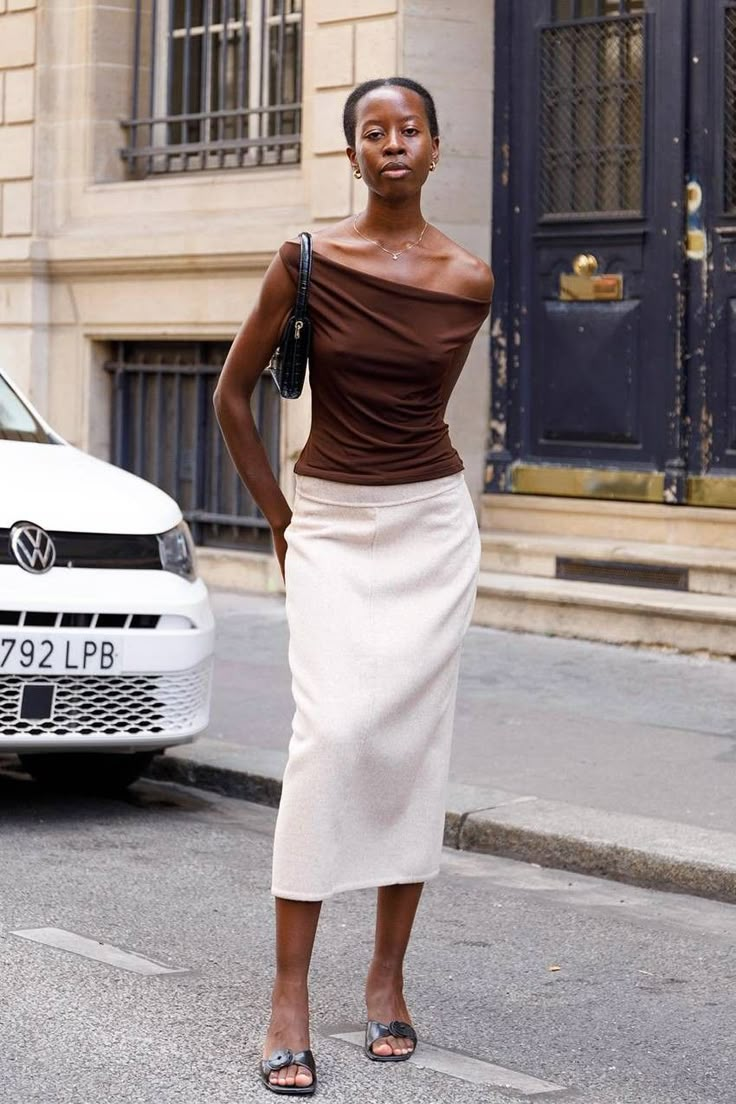 Sylvie Mus Style, White Midi Skirt, Midi Skirt Outfit, Pencil Skirt Outfits, Professional Outfits Women, Pencil Skirt White, Office Siren, Influencers Fashion, Work Outfits Women