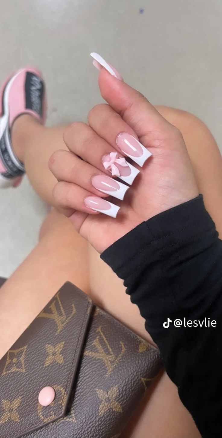 Short Buchi Fresa Nails, Girly Acrylics, Cute Valentines Day Nails Pink, Glitter Base Nails, Pink Pretty Nails, Pink Coquette Nails, Croquette Nails, White Nail Ideas, Bow Nail Designs