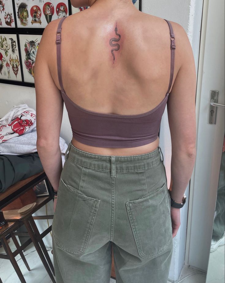 Upper back snake tattoo small tattoo Small Snake Spine Tattoo, Snake Tattoo Upper Back, Simple Upper Back Tattoo Women, Spine Tattoo Snake, Snake Back Tattoo Spine, Back Snake Tattoo, Back Tattoos Spine, Small Snake Tattoo, Small Snake