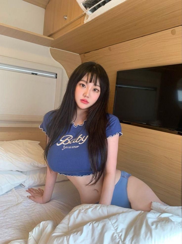 Hot Korean Outfit Women, Korean Hot Outfit, Sus Girl, Korean Uzzlang, Korean Baddie, Korean Ulzzang Girl, Pink Tiktok, Photography Sport, Medium Length Haircut