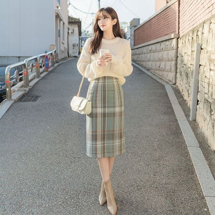 Korean Modest Fashion, Outfit Ideas Korean, Outfit Korean Style, Long Skirt Fashion, Korean Outfit Street Styles, Modesty Outfits, Korean Casual Outfits, Korean Fashion Dress, Stylish Work Outfits