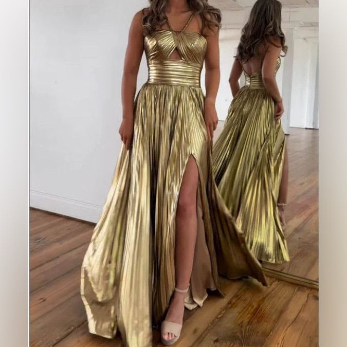 Gold Sherri Hill Dress Used Only Once Size 10 Perfect Condition Evening Wear Dresses, Dress Drape, Looks Party, Semi Formal Dresses, Long Evening Gowns, Formal Dresses Short, Long Prom Dresses, Grad Dresses, Looks Chic