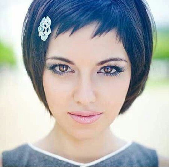 Love this! My next haircut!  :) Latest Bob Hairstyles, Kort Bob, Κούρεμα Bob, Short Black Hair, Popular Short Hairstyles, Hair Styles 2014, Makijaż Smokey Eye, Short Bob Haircuts, Bob Hair