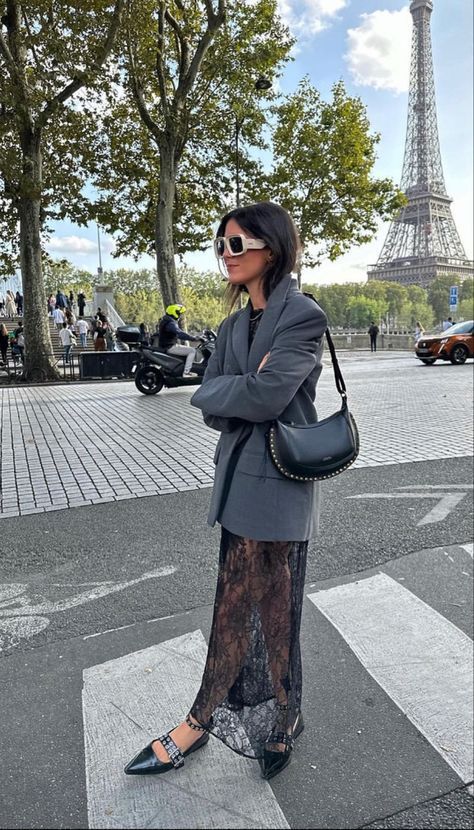 Rome Street Style, Skirts Street Style, Outfit Inspiration Women, Style Blazer, Pics Inspo, Aesthetic Pics, Fashion Mistakes, Blazer Fashion, Skirt Leggings