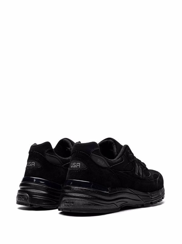 New Balance M992EA "Triple Black" Sneakers - Farfetch Triple Black, Black Sneakers, Sneakers Black, Logo Embroidered, All Black Sneakers, Patch Logo, New Balance, Top Sneakers, Around The World