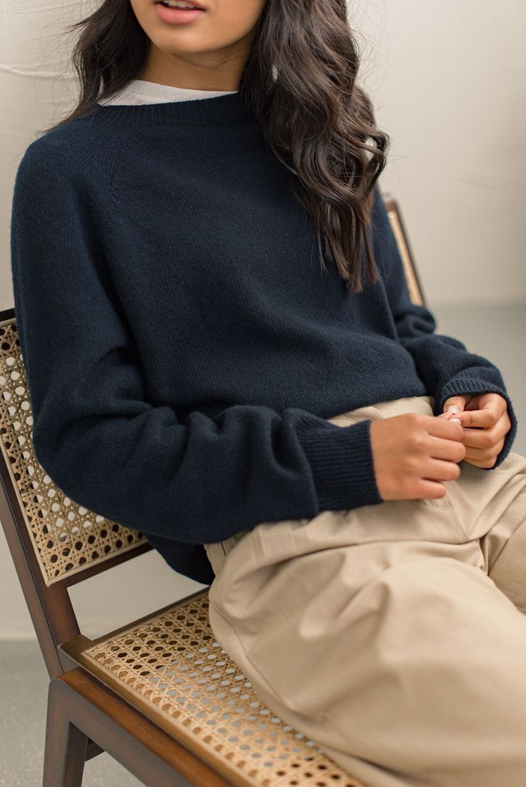 Navy Blue Sweater Outfit, Blue Sweater Outfit, Navy Blue Outfit, Navy Outfit, Beige Outfit, 가을 패션, Autumn Outfit, Inspiration Mode, Looks Style