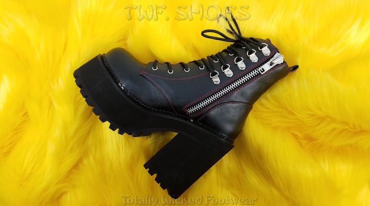 Gothic Punk, Goth Outfits, Shoe Closet, D Ring, Watch Video, Timberland Boots, High Heel Shoes, Streetwear Fashion, Block Heels