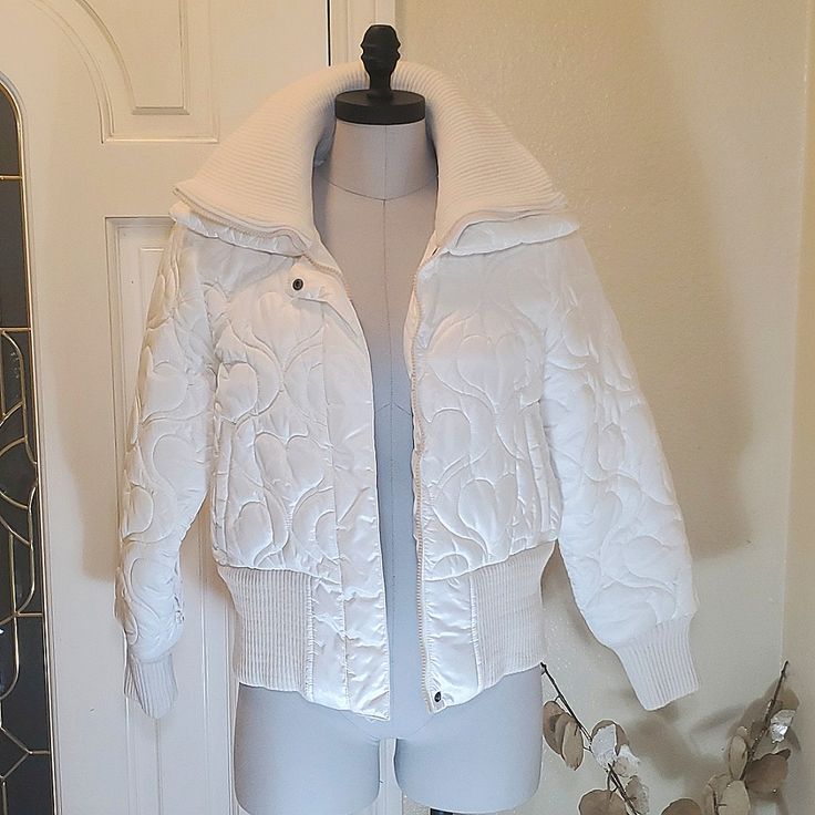 Old Navy Quilted Hearts Puffer Jacket. Has Ribbed Cooler, Waist And Cuffs. Collar Color Is Off White. Measurements: Armpit To Armpit: 21” Length: 21” Comes From A Smoke/Pet Free Home Fitted White Outerwear For Spring, White Quilted Casual Outerwear, Casual White Quilted Outerwear, White Quilted Puffer Jacket For Cold Weather, Fitted White Puffer Outerwear, White Padded Collar Outerwear For Fall, Fitted White Outerwear For Cold Weather, Quilted White Outerwear For Cold Weather, White Padded Collar Outerwear For Cold Weather