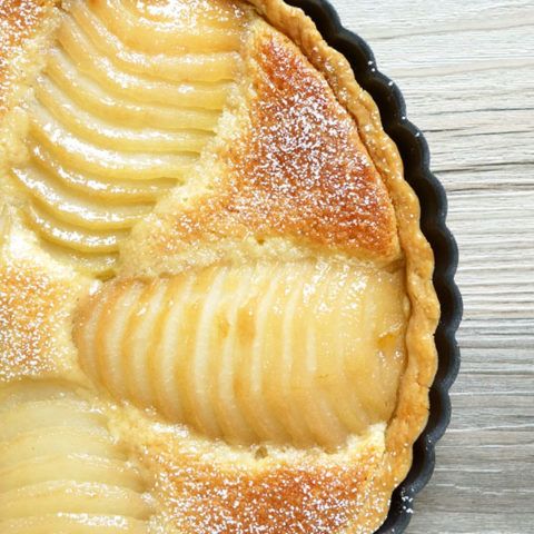 a pie with sliced bananas in it sitting on a table