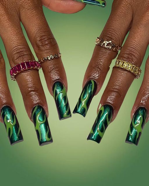 Chrome Flame Nails, Bratz Nails Design, Versace Mermaid, Saturn Nails, Futuristic Nail Art, Poison Ivy Nails, Futuristic Nails, Ivy Nails, Coachella Nails