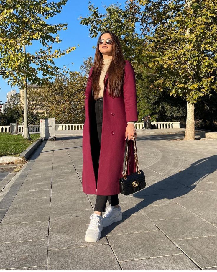 Poses In Coat Women, Winter Outfits In Kashmir, Clothes To Wear In Kashmir, Kashmir Outfit Ideas In Winter, Indian Winter College Outfit, Kashmir Outfits For Women, Winter Sweaters For Women Indian, Kashmir Winter Outfit, Manali Outfits Women Winter