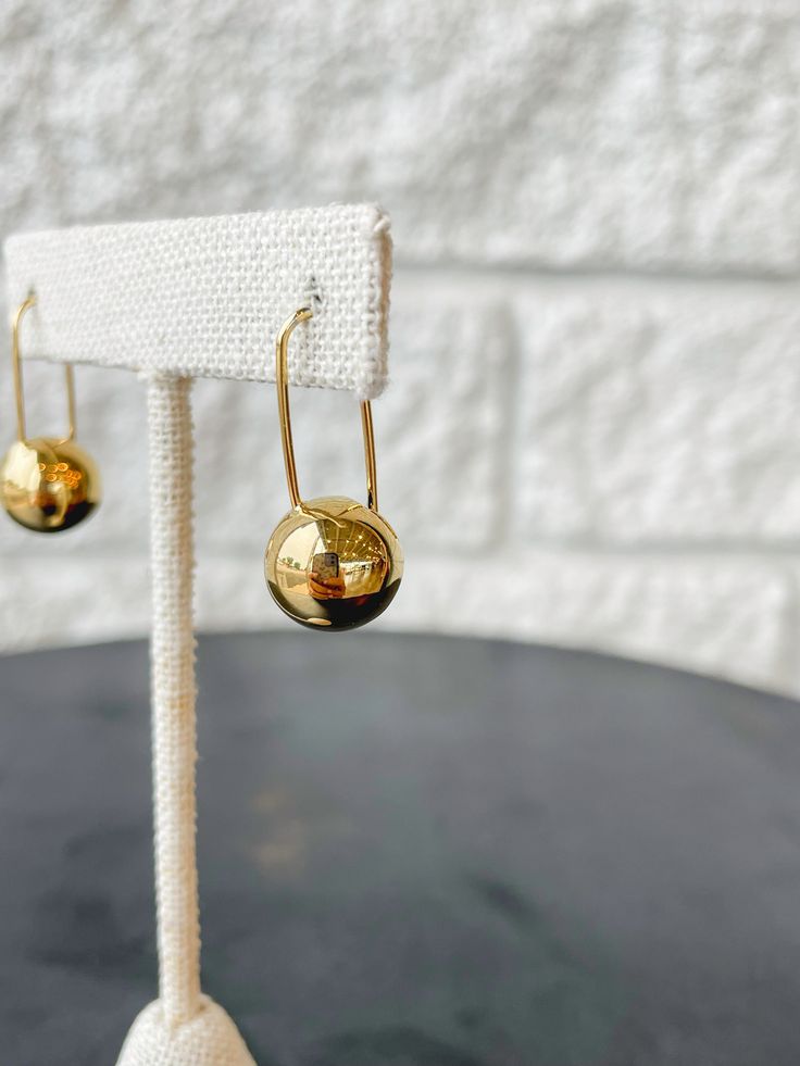 The metal spheres and mobile-inspired design create a contemporary and weightless variation of the classic drop earring. Finished in luxurious high-polish gold. Modern Sphere Earrings For Formal Occasions, Modern Linear Round Earrings For Formal Occasions, Modern Round Linear Earrings For Formal Occasions, Modern Metal Drop Hoop Earrings, Modern Gold Dangle Jewelry, Minimalist Earrings With Shiny Finish For Formal Events, Minimalist Earrings With Shiny Finish For Formal Occasions, Minimalist Metal Earrings With Shiny Finish, Minimalist Formal Earrings With Shiny Finish