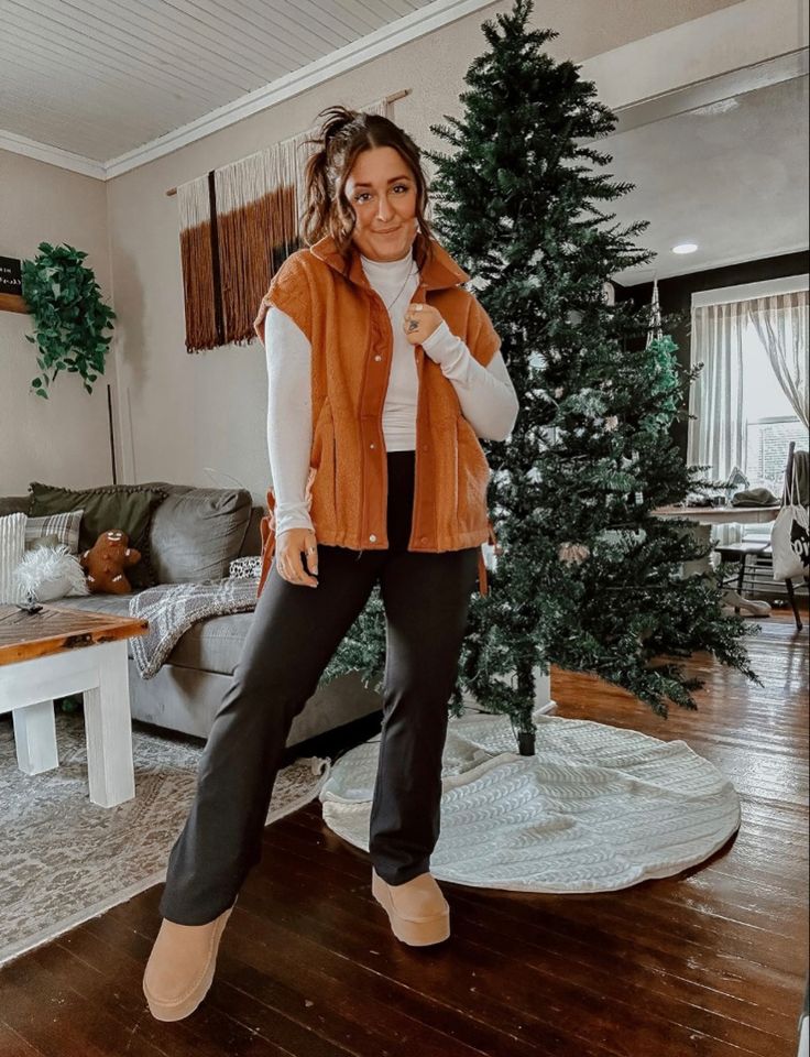 Comfy Thanksgiving Outfit Leggings, Thanksgiving Leggings Outfit, Plus Size Christmas Outfit Casual, Work Outfits For Women 2023, Thanksgiving Outfit Comfy, Night Out Outfit Fall, Thanksgiving Outfit Aesthetic, Fall Outfits Leggings, Comfy Casual Fall Outfits