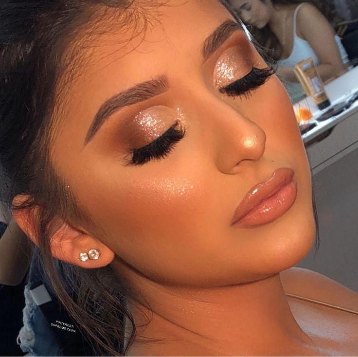 Glitter Cut Crease Eyeshadow, Cut Crease Glitter, Glitter Cut Crease, Crease Eyeshadow, Bronze Eye Makeup, Ball Makeup, Cut Crease Eyeshadow, Face Beat, Glam And Glitter