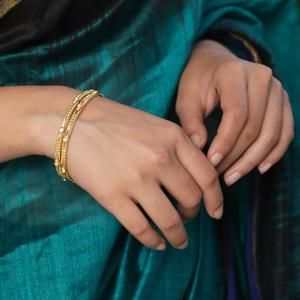 Hira Kundan Bangles | Indian Bangles Online - Tarinika Elegant Bangle For Navratri, Elegant Bangle For Navratri Gift, Elegant Gold Bracelet For Navratri, Elegant Gold Bracelets For Navratri, Hand Set Bangle For Festivals, Elegant Cutdana Bracelets For Navratri, Elegant Gold Bangle For Navratri, Elegant Beaded Bracelets For Navratri, Elegant Festive Stackable Jewelry