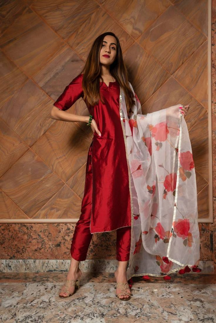 Red Kurta Set With Dupatta, Organza Dress Kurti, Solid Colour Suit Design, Diwali Suit Designs, Kurthi Sets With Duppata, Embroidery Salwar Suits Design, Silk Cotton Kurti Designs, Red Colour Suit Design, Straight Kurta Set With Dupatta