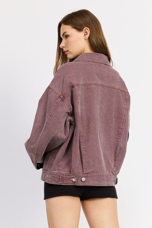 This oversized denim shacket features a collared design and long sleeves, making it both stylish and functional. The button-up front and front pockets add convenience and versatility to this trendy piece. Perfect for any season, this shacket is a must-have for your wardrobe. Fabric Contents: 100% Cotton Imported