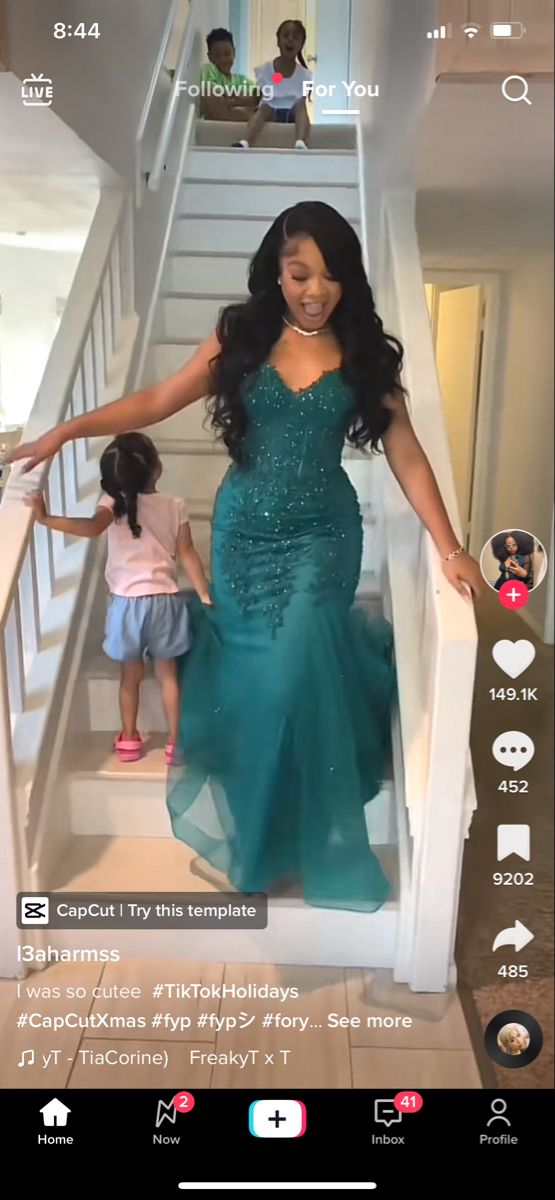 Emerald Green Dress Black Woman, Prom Dresses Black Girls 2023, Prom Dresses Black Women Green, Junior Prom Dresses Black Women, Dark Green Prom Dress Black Women, Emerald Green Prom Dress Black Women, Prom Dresses 2023 Black People, Green Prom Dresses Black Women, Prom Black Women