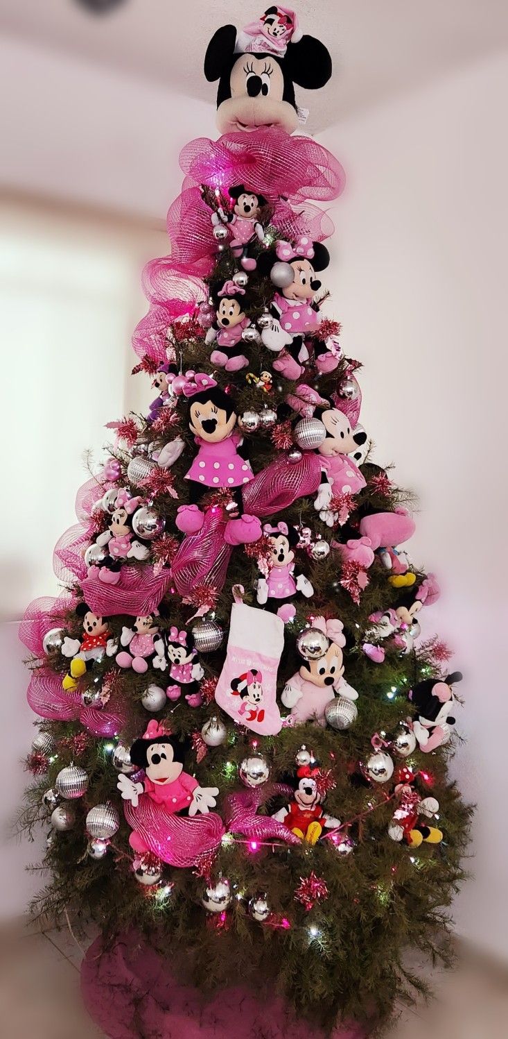 a pink christmas tree with minnie mouse decorations