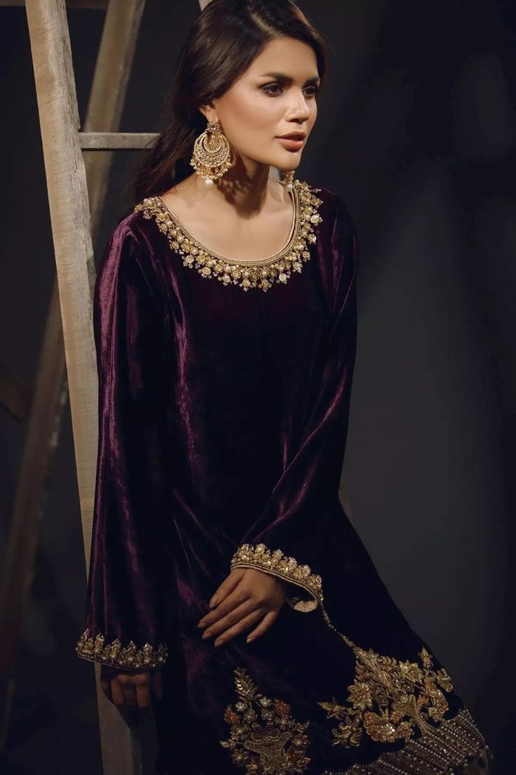 Velvet Pakistani Dress, Velvet Suit Design, Velvet Dress Designs, Pakistani Dress Design, Velvet Fashion, Embroidery Suits, Designs For Dresses, Indian Designer Wear, Pakistani Fashion