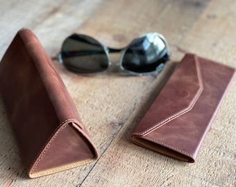 MisterCrafter - Etsy Sweden Leather Sunglass Case, Leather Glasses Case, Sunglasses Holder, Custom Sunglasses, Glasses Holder, Leather Workshop, Sunglass Holder, Accessories Ideas, Leather Conditioner