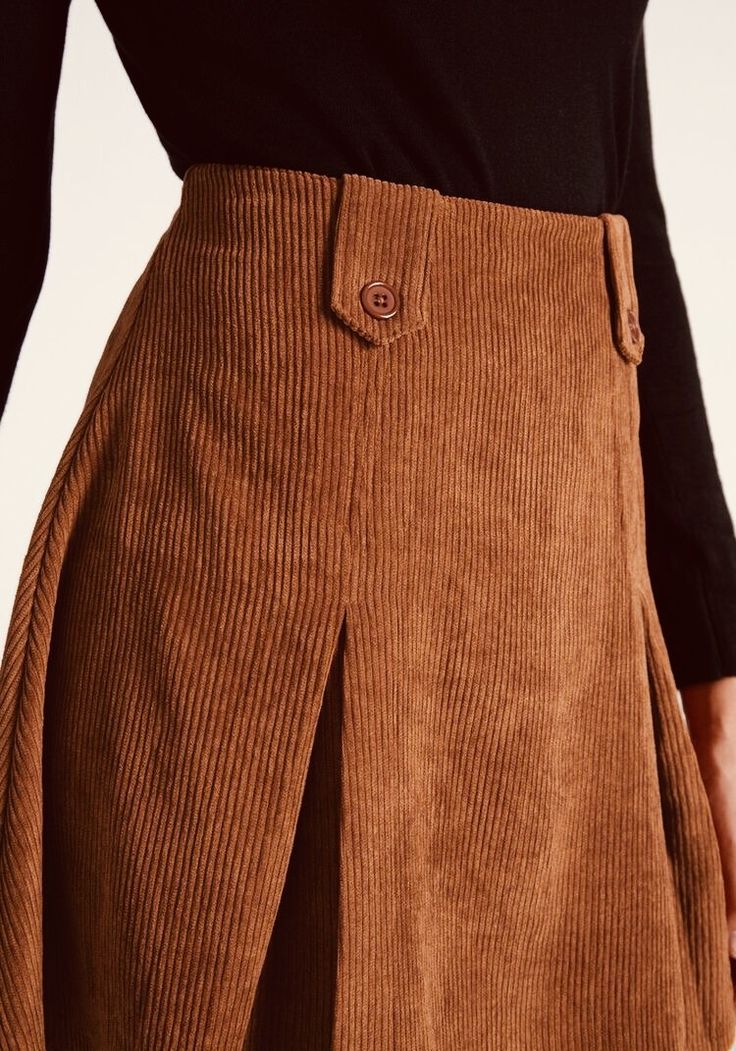 Skirt Ideas, Fashion Dark, Dark Academia Fashion, Academia Fashion, Retro Mode, Corduroy Skirt, Hijab Style, Fashion Girl, Grunge Outfits