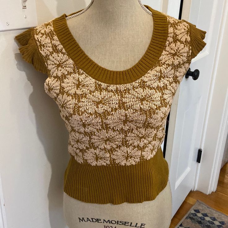 Fun Light Sweater Vest Type Top. Never Worn. Size Medium. Vintage Brown Knit Top, Beige Knit Retro Top, Retro Beige Knit Tops, Brown Retro Stretch Top, Retro Brown Stretch Top, Brown Cotton Knit Top For Spring, Brown Knit Top For Spring, Fitted Mustard Knit Top, Mustard Knit Tops For Spring