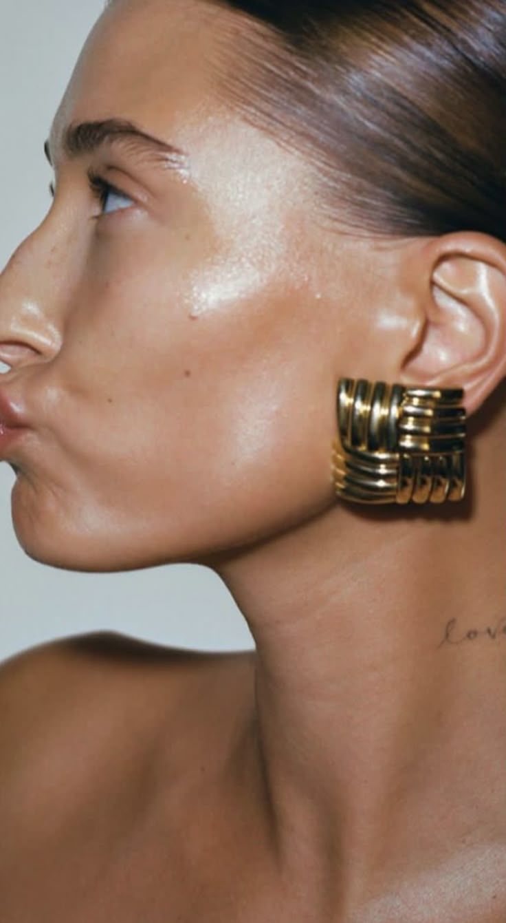 Bottega Earrings Aesthetic, Trendy Gold Jewelry 2024, Earrings Trend 2023, Earrings 2024 Trends, Trendy Earrings 2024, 2023 Earring Trends, Vintage Earrings Aesthetic, Jewelry 2023 Trends, Jewelry Trends 2024