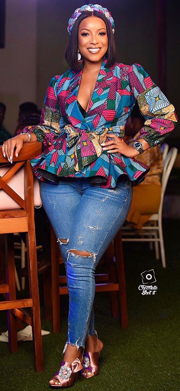 African Print Tops With Jeans, Ankara Tops With Jeans, Ankara Top Styles, African Tops For Women, Kitenge Designs, Ankara Blouse, African Blouses, Ankara Tops, Dashiki Shirt