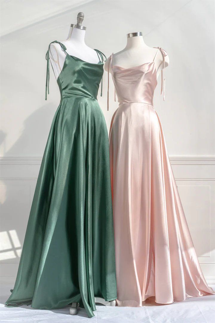 Abiti da ballo rosa nudi con cinghie sottili Aphrodite Dress, Prom Dress Inspo, Long Green Dress, Pink Prom, Prom Dress Inspiration, Pretty Prom Dresses, فستان سهرة, Grad Dresses, Green Satin