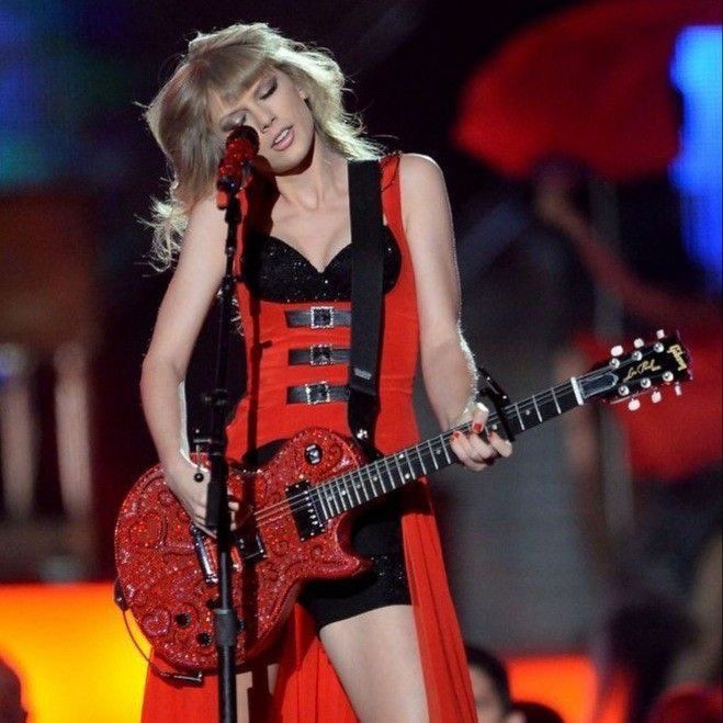 taylor swift performing at the american music awards