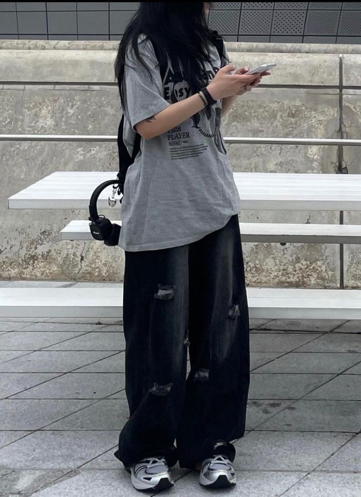 Baggy Clothes Aesthetic, Baggy Outfit Ideas, Boyish Outfits, 일본 패션, Baggy Clothes, Tomboy Outfits, Tomboy Style Outfits, Easy Trendy Outfits, Swaggy Outfits