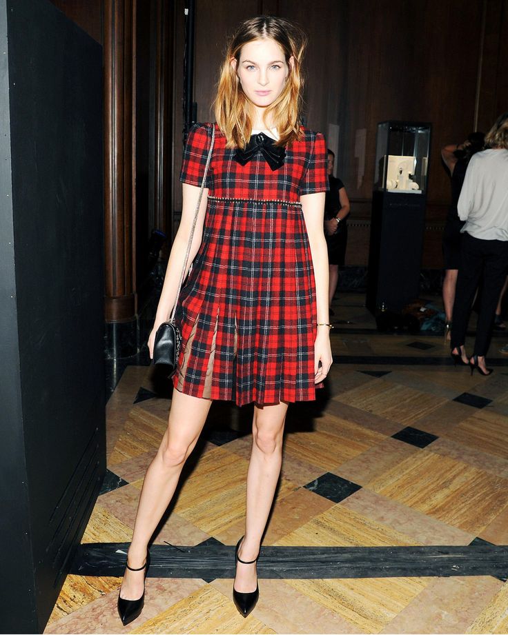 Outfits New York, Tartan Fashion, Courtney Love, Tartan Dress, Green Outfit, Mode Inspo, 60s Fashion, Plaid Dress, Black Bow